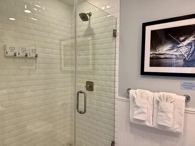 Deluxe King Bathroom