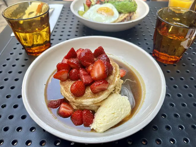 Brunch at Dandy - Pancakes with Strawberries