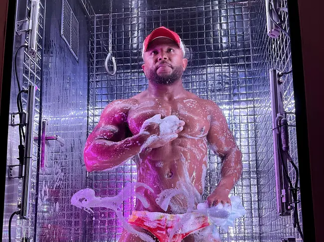 Shower Show at Raidd