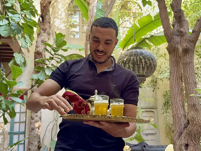 Riad Kbour & Chou - Afternoon Tea - Server