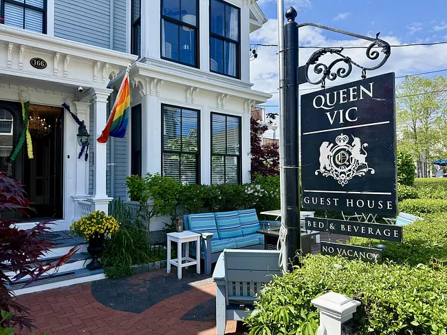 Queen Vic Guest - House Bed & Beverage sign