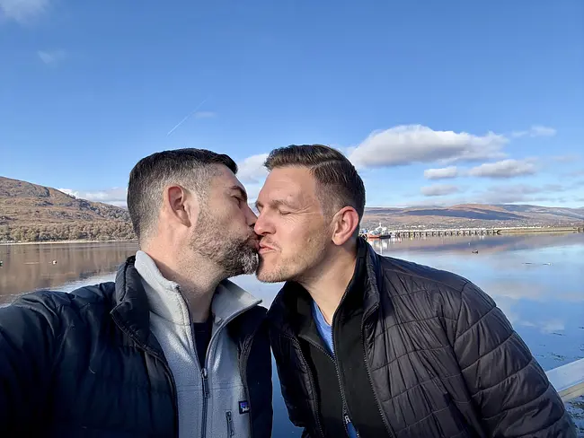 Trai & Andy kissing at Loch Linnhe