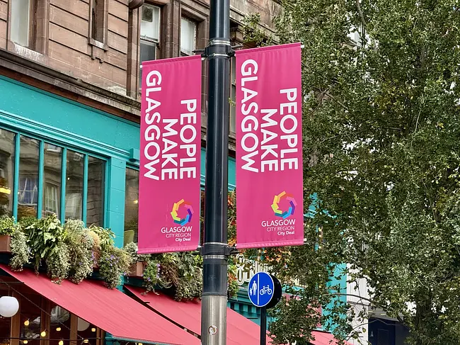 "People Make Glasgow" street sign